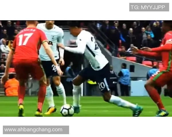 当今足球界的风云人物：探寻最受欢迎的足球明星及其魅力所在